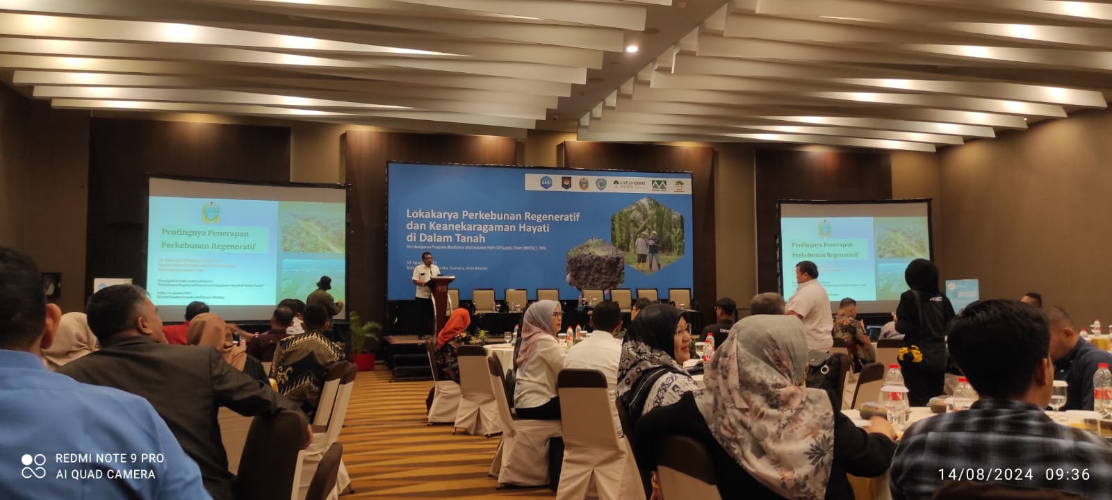 Lokakarya_Perkebunan_Regeratif_dan_Keanekaragaman_Hayati_di_dalam_tanah_di_Ballroom_Hotel_Santika_Dyandra