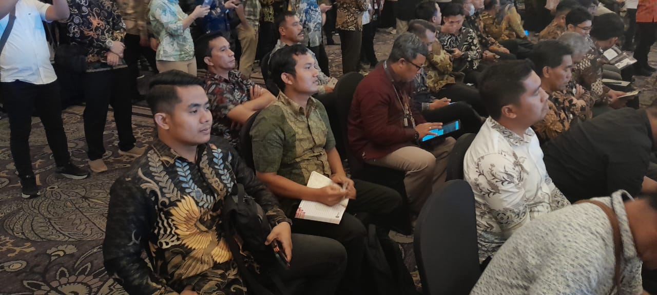 Mendampingi_wakil_Rapat_IKN