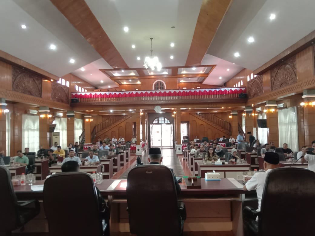 Rapat_Paripurna_DPRD_dalam_acara_Pengumuman_Pembentukan_Fraksi-Fraksi_DPRD_Kabupaten_Asahan