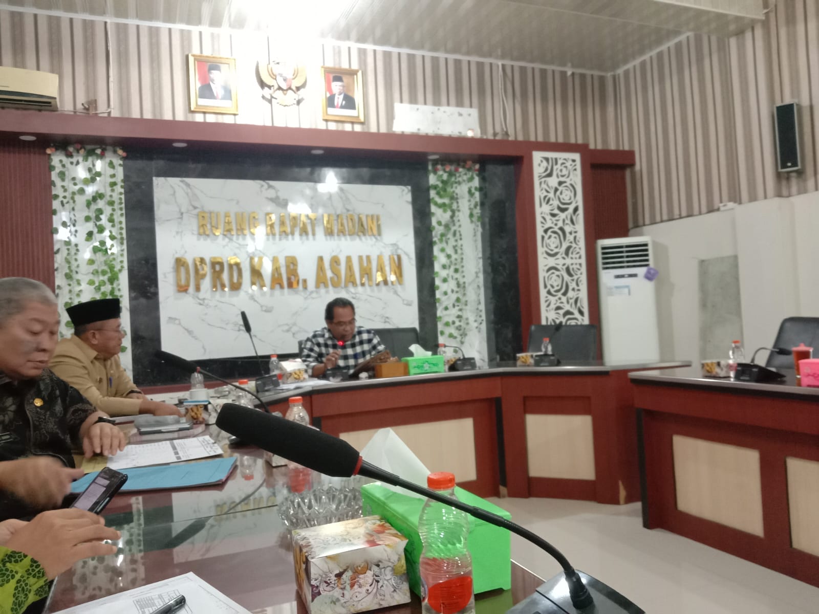 Rapat_Pembahasan_Ranperda_PAPBD_2024_antara_TAPD_dan_Badan_Anggaran_DPRD
