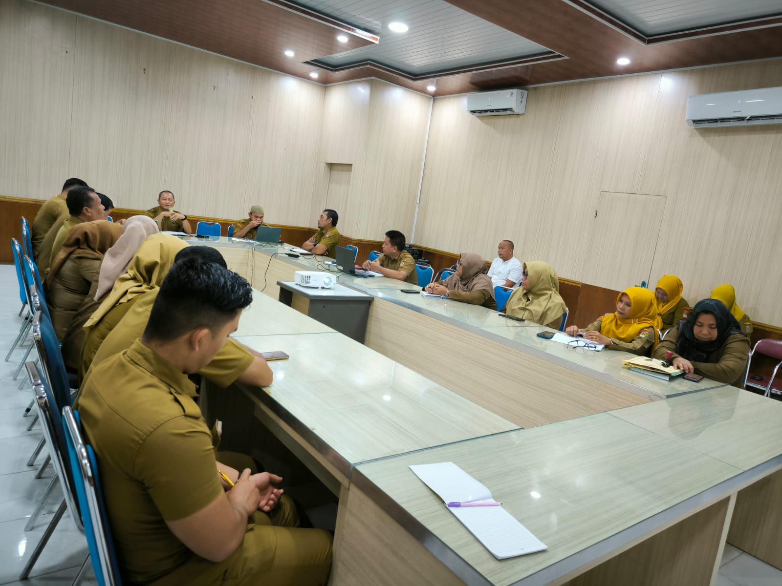 Rapat_Staf_november